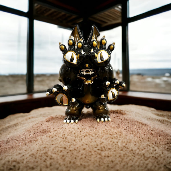DAINIGIRUJIN Black & Gold ver. by Grape Brain – Strangecat Toys