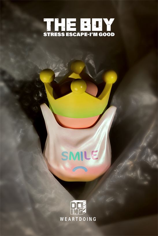 The Boy-Stress Escape-I'm Good - Preorder: Limited edition resin frog toy with a crown, inside a plastic bag. Ships May 2025. Size: 7x7.4x10.6cm.