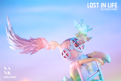 Lost in Life-Schooltime-Dreamer: Limited edition toy figure with wings, holding a sign. Preorder for January 2025. Resin material, 33.3cm tall.