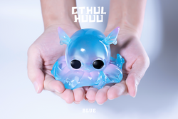 A hand holding the WeArtDoing x Mr.DK Cthulhuuu-Blue limited edition resin toy, available for preorder.