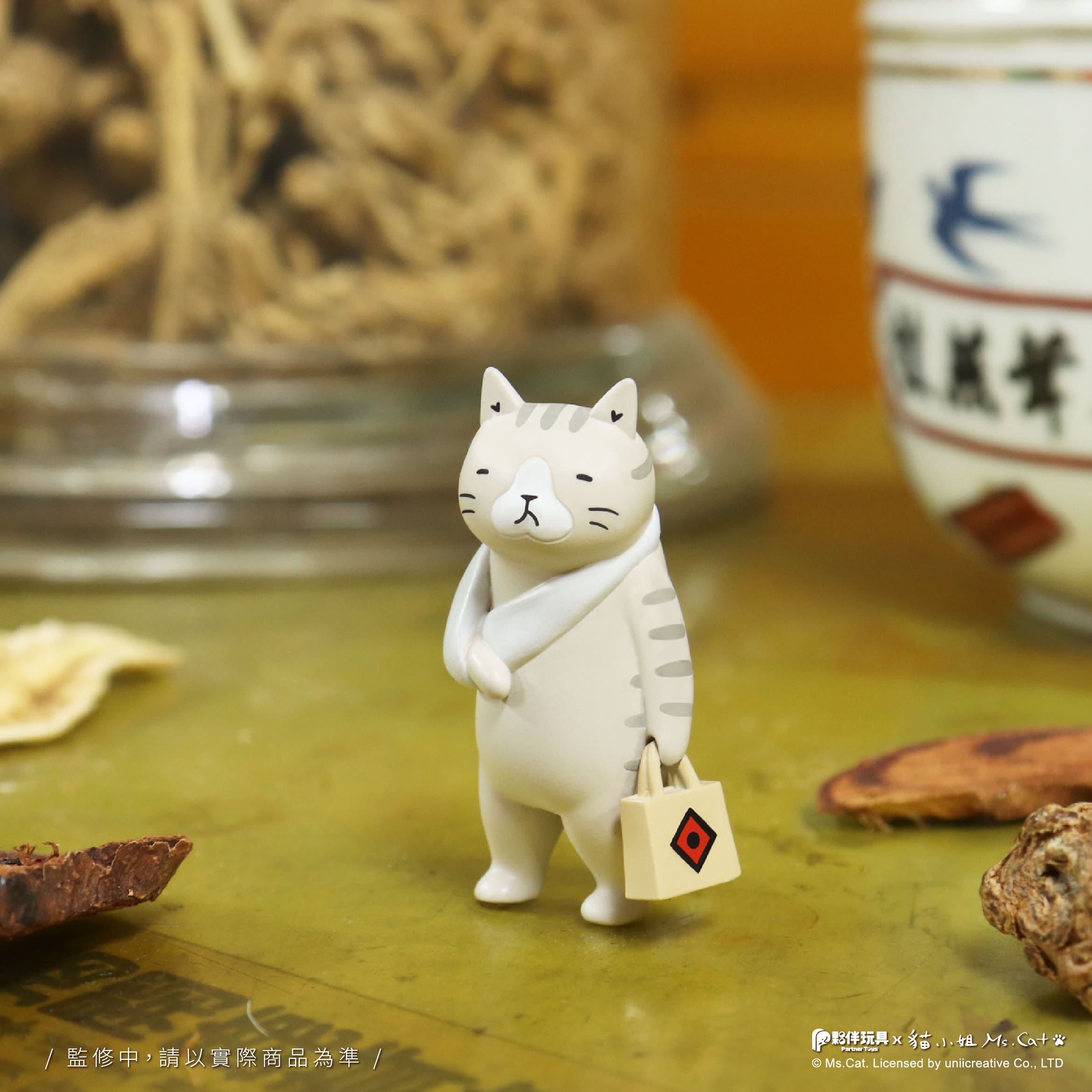 Cat Kung Fu Clinic Blind Box figurine, featuring a cat carrying a bag. Preorder for Q3 2025 release. Part of a six-design series.