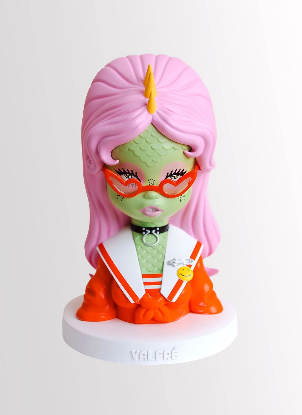 Reptilia 6 Collectible Figure by Valfre, a toy of a girl with pink hair and a unicorn horn, close-ups of toy details.