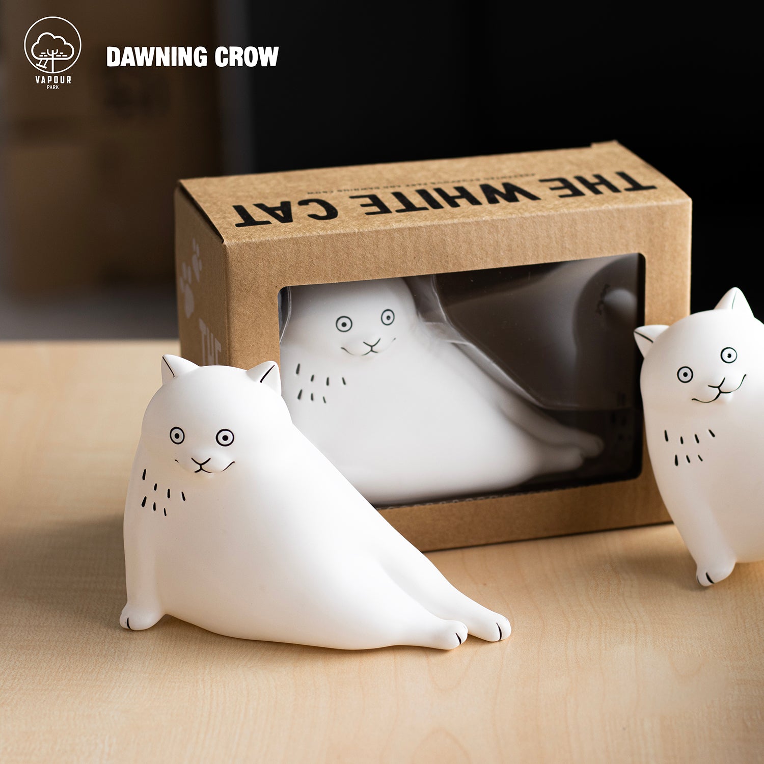 Preorder THE WHITE CAT vinyl figurine by Dawning Crow, 11.5cm. Group of white cat figurines in a box. Captures the essence of Strangecat Toys.