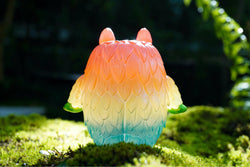 MONSTER MALLOW - Rainbow Fluffy by MUPA, a 10 cm resin toy, displayed on a mossy surface.