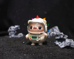 Space Hogkey colorful ver., a 9cm resin toy astronaut figurine in a space suit, displayed as a unique art collectible from Strangecat Toys.