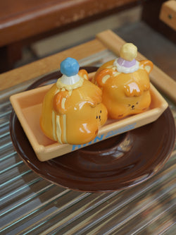 Hanhan egg puffs by Unknown Island - Preorder: Two resin ceramic bears on a brown plate, 9 * 5.5 * 6CM. Ships Aug 2024.