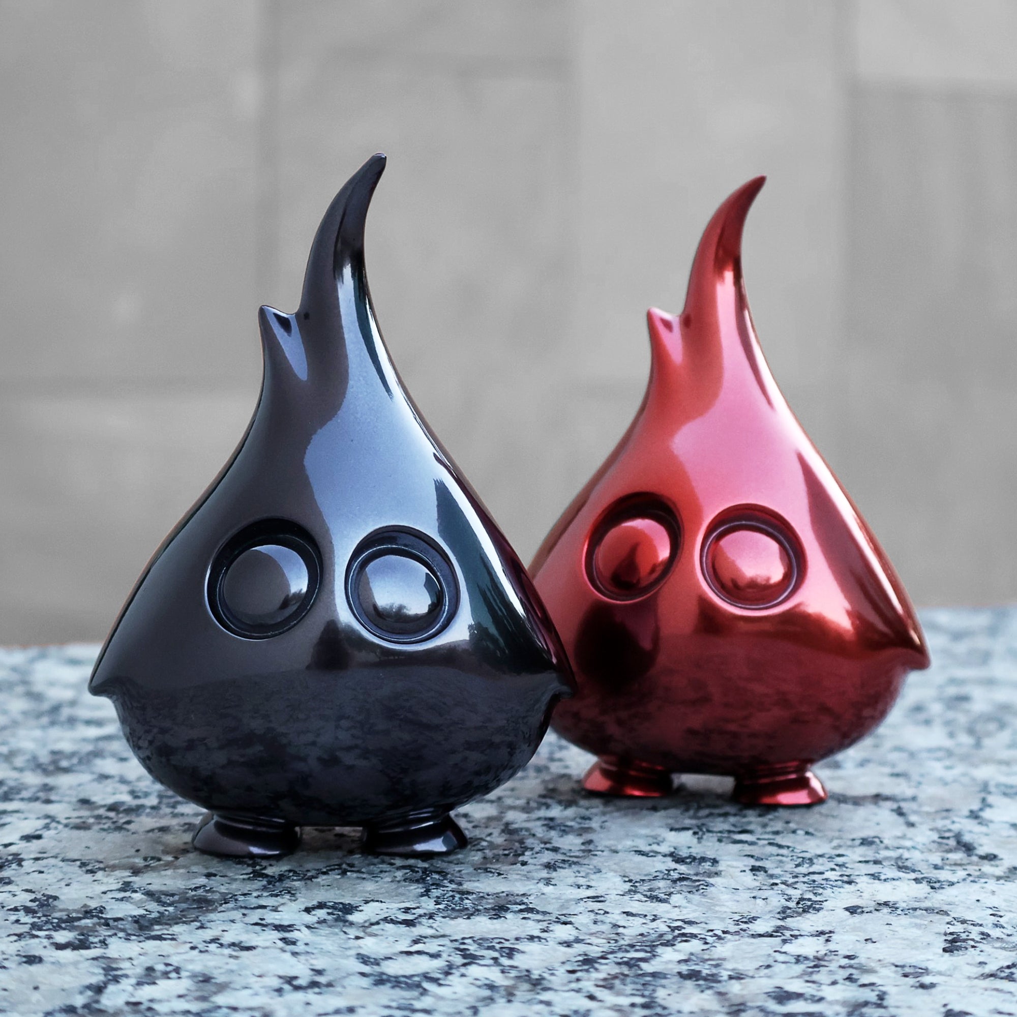 ‘Smoke’ and ‘Rose’ Spark-ling by Artiqfox X Riser13: resin sculpture resembling a bird with intricate details, part of a limited edition of 75 pieces.