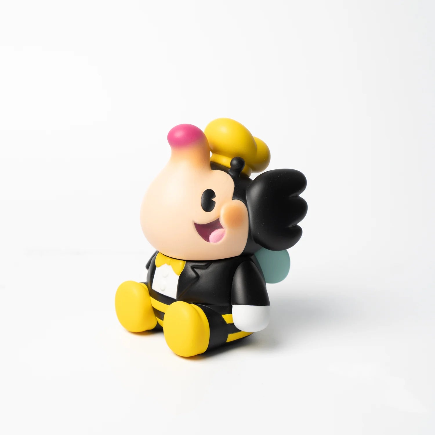Toy figurine Bumble Bee Elfie by Too Natthapong, 3 soft vinyl, preorder for July 2024, featuring a clean silhouette and warm design.