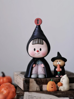 Halloween Witch DuoDuoMei toy figurines: child, rabbit, clown, pumpkin, tomato, animal with hat and carrot, ghost, black object, keyhole, girl, resin/PVC, 4.5 tall.