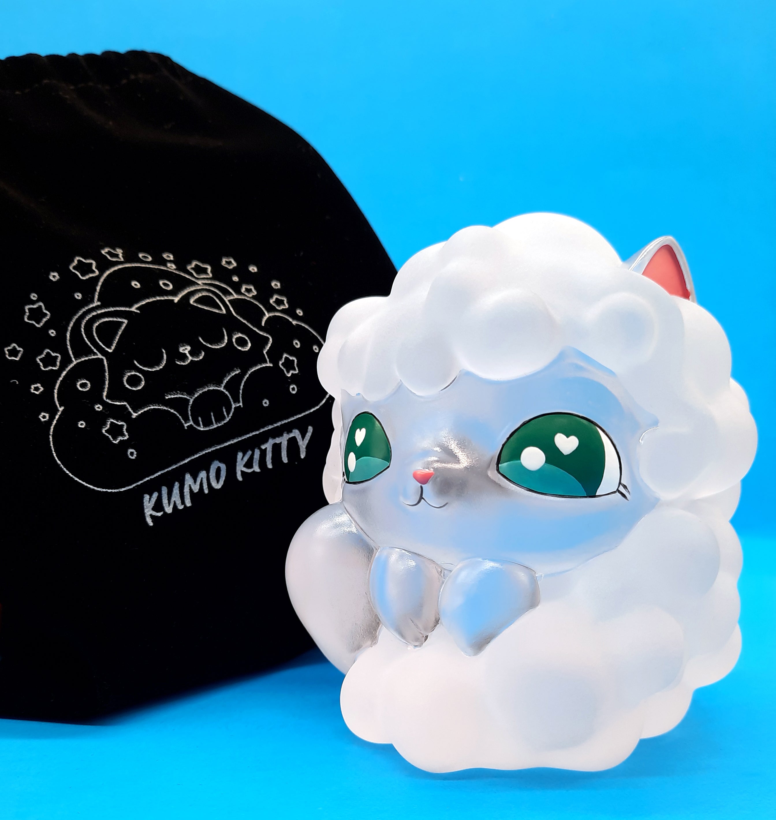 White toy cat named Kumo Kitty, 4 inches tall, made of high-grade resin, limited to 50 pieces, displayed next to a bag.