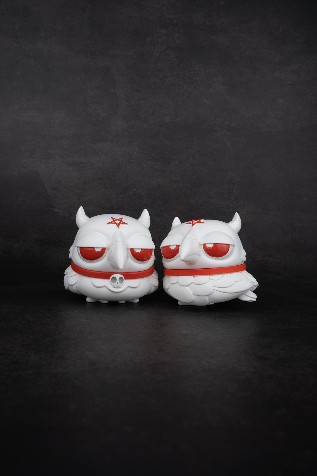 Edgar A. Raven ver.2.0, a 7 cm resin figure, depicts two white owls with red eyes and stars, limited to 50 pieces.