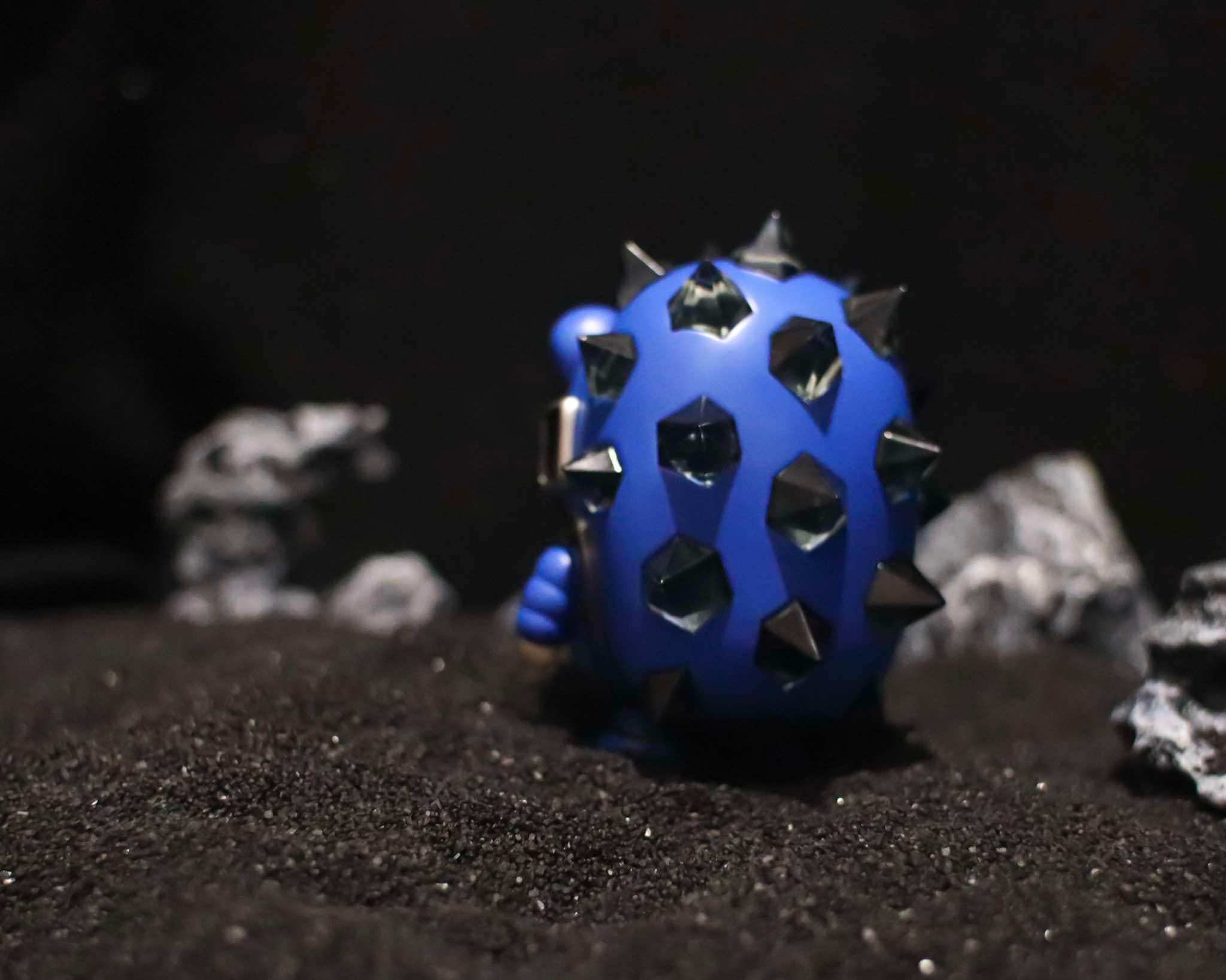 Space Hogkey Blue ver. - Preorder: A 9cm tall resin toy featuring black spikes, available for preorder, shipping in late February 2025.