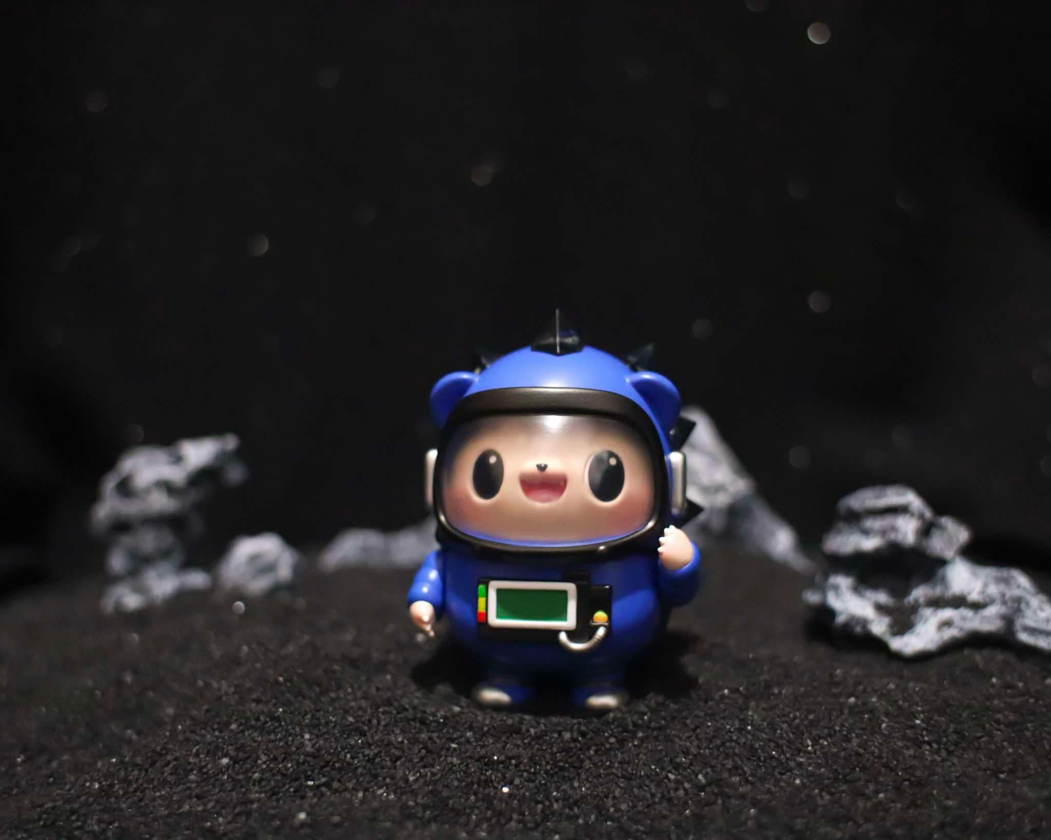 Space Hogkey Blue ver. toy figurine in a space suit, preorder item, crafted from resin, standing 9cm tall, ships late Feb 2025.