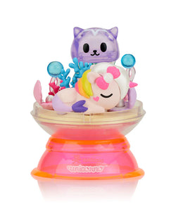 Dreaming Unicorno Blind Box features a toy unicorn inside a transparent dome. The product includes one character and a removable lid for display.