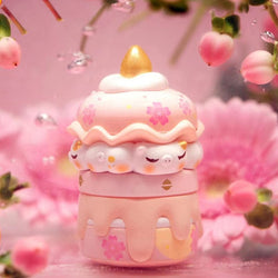 Toy cake with unicorn face and pig topper from Boo Boo Family New Year Blind Box Series by Chaos Star.