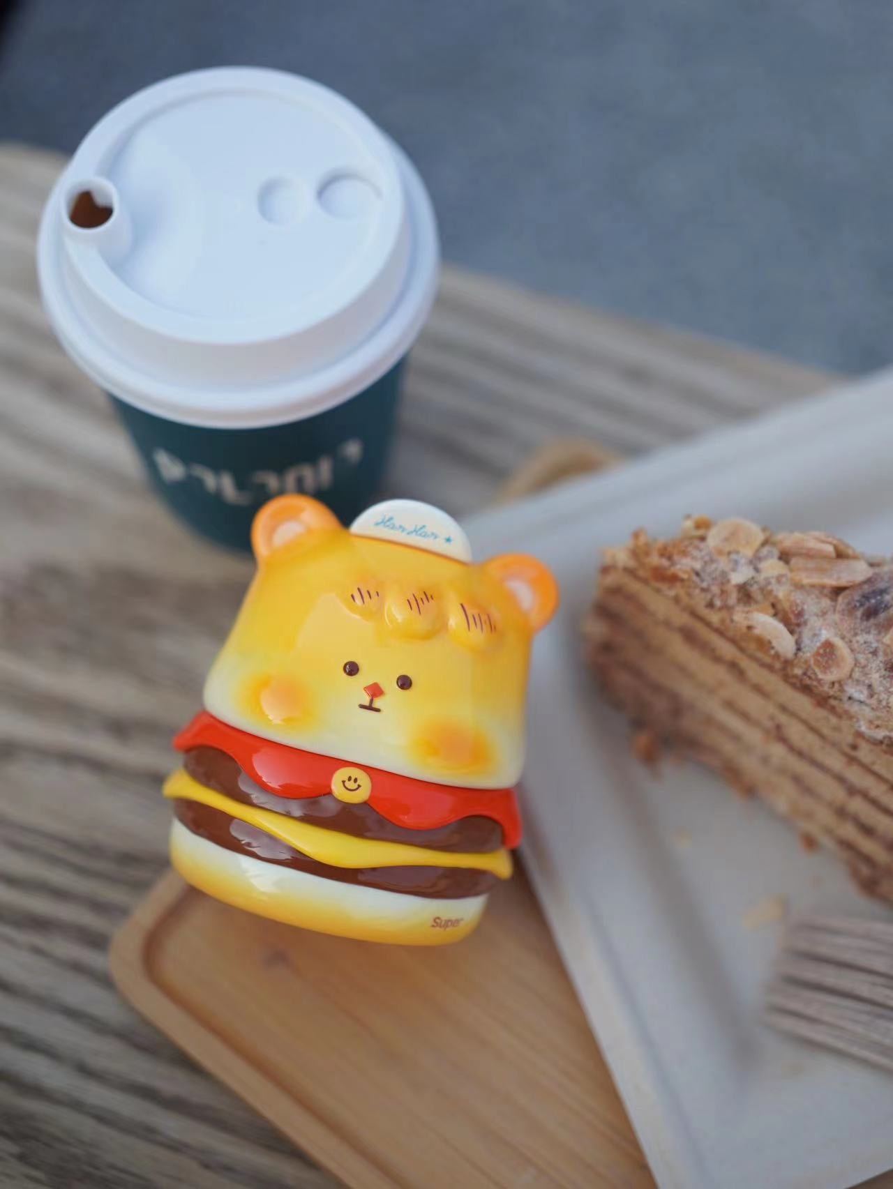 Super Hamburger Hanhan toy burger, cup, and cake on tray, close-up details.