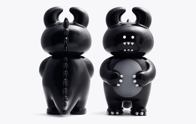 DINO UAMOU Black toy figures, close-up view of two plastic toys, soft vinyl, 14cm height, made in Japan.